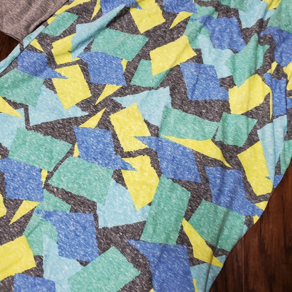 LuLaRoe Randy tee - Picture 2 of 4